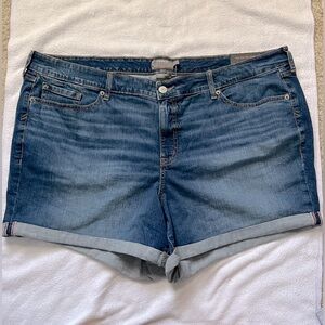 Torrid Blue Denim Mid Rise Jean Shorts Sz 26 Cotton Spandex Stretch 5 Pockets